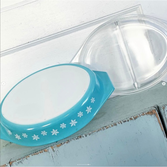Vintage Pyrex Turquoise Snowflake 1.5 QT Divided Dish 11 Lid 945C 35 - Picture 8 of 9